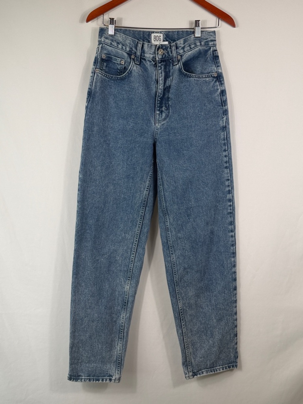 BDG Urban Outfitters High-Rise Baggy Straight Jeans. Womens size 27. Inseam 31”